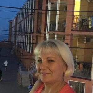 Девушки в Сыктывкаре: Есения Иванова, 58 - ищет парня из Сыктывкара