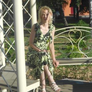 Девушки в Омске: Марина, 45 - ищет парня из Омска