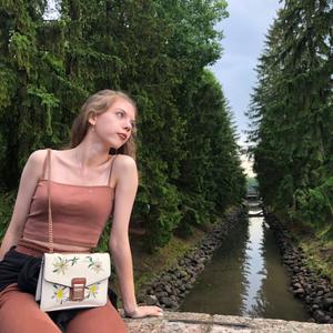 Девушки в Новосибирске: Dana, 19 - ищет парня из Новосибирска