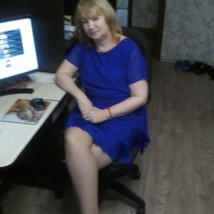 Девушки в Омске: Марина, 59 - ищет парня из Омска