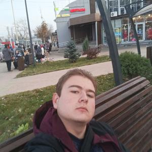 Парни в Саратове: Максим, 21 - ищет девушку из Саратова