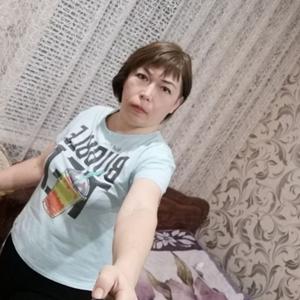Девушки в Саратове: Алина, 50 - ищет парня из Саратова