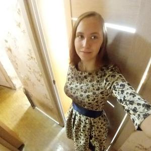 Девушки в Ижевске: Ксения, 24 - ищет парня из Ижевска