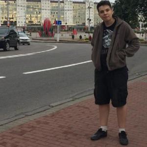 Парни в Петергофе: Илья, 22 - ищет девушку из Петергофа