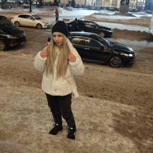 Девушки в Челябинске: Елена, 19 - ищет парня из Челябинска