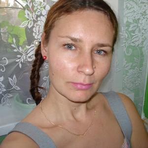 Девушки в Краснотуранске: Елена, 41 - ищет парня из Краснотуранска