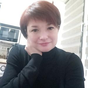 Девушки в Новомосковске: Юлия, 43 - ищет парня из Новомосковска