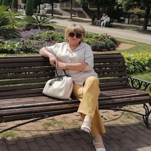 Девушки в Черкесске: Елена, 56 - ищет парня из Черкесска