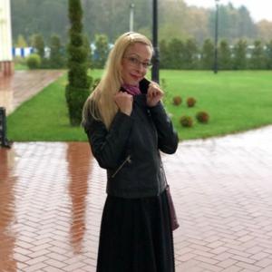 Девушки в Калининграде: Королева, 46 - ищет парня из Калининграда