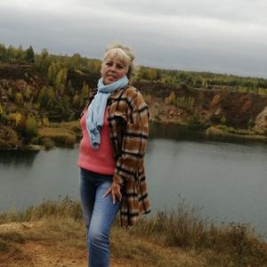 Девушки в Каменск-Уральский: Юлия, 48 - ищет парня из Каменск-Уральский