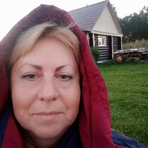 Девушки в Татарстане: Елена, 62 - ищет парня из Татарстана