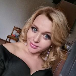Девушки в Екатеринбурге: Алена , 35 - ищет парня из Екатеринбурга