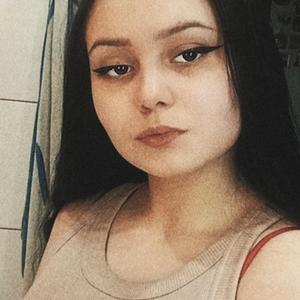 Девушки в Ульяновске: Алина, 19 - ищет парня из Ульяновска
