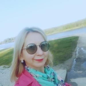 Девушки в Сыктывкаре: Lana, 45 - ищет парня из Сыктывкара
