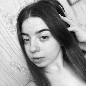 Девушки в Челябинске: Лена, 18 - ищет парня из Челябинска