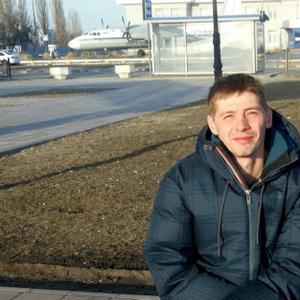 Парни в Саратове: Илья Глушенков, 36 - ищет девушку из Саратова