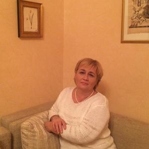 Девушки в Волгограде: Елена, 62 - ищет парня из Волгограда