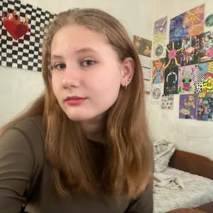 Девушки в Волгограде: Ульяна, 19 - ищет парня из Волгограда