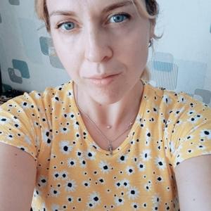 Девушки в Томске: Ольга, 35 - ищет парня из Томска