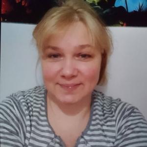 Девушки в Варшаве: Людмила, 50 - ищет парня из Варшавы