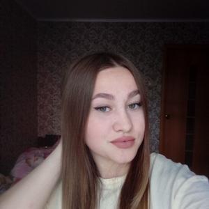Девушки в Котовске: Ксения, 18 - ищет парня из Котовска