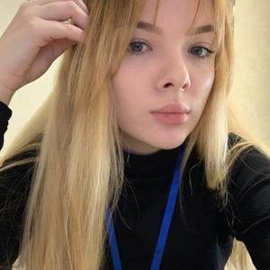 Девушки в Новороссийске: Настя, 23 - ищет парня из Новороссийска