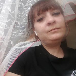 Девушки в Вольске: Ирина, 36 - ищет парня из Вольска