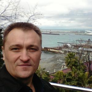 Олег, 47 лет, Черногорск