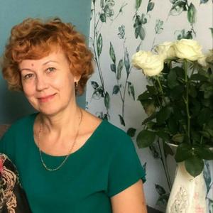Девушки в Саратове: Елена, 53 - ищет парня из Саратова
