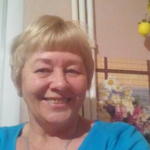Девушки в Лесосибирске: Лариса Геннадьевна, 64 - ищет парня из Лесосибирска