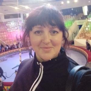 Девушки в Бийске: Елена, 44 - ищет парня из Бийска