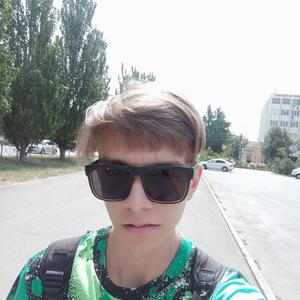 Олег, 21 год, Волжский