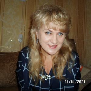 Девушки в Гатчине: Ольга, 68 - ищет парня из Гатчины