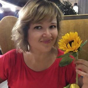 Девушки в Томске: Марина, 44 - ищет парня из Томска