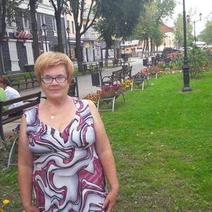 Девушки в Пскове: Алина, 69 - ищет парня из Пскова