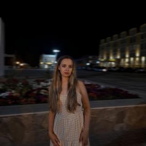 Девушки в Саратове: Валерия, 18 - ищет парня из Саратова