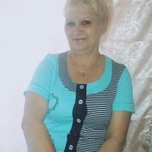 Девушки в Омске: Лилия, 60 - ищет парня из Омска