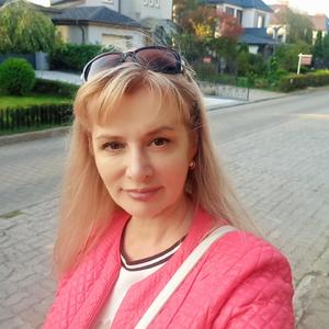 Девушки в Калининграде: Ирина, 44 - ищет парня из Калининграда