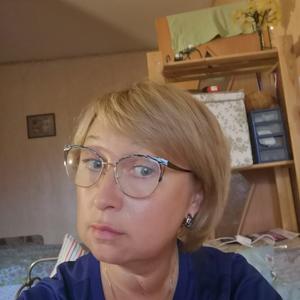 Девушки в Петрозаводске: Елена, 52 - ищет парня из Петрозаводска