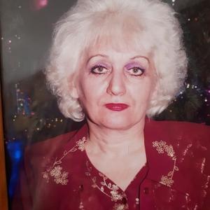 Девушки в Новошахтинске: Елена, 66 - ищет парня из Новошахтинска