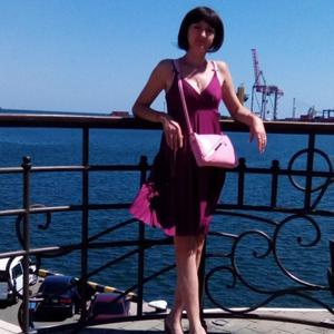 Девушки в Одессе: Ирина, 44 - ищет парня из Одессы