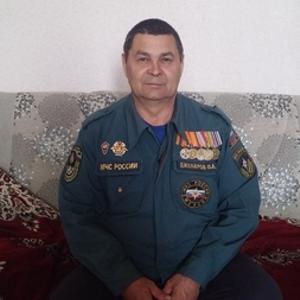 Олег, 69 лет, Магадан