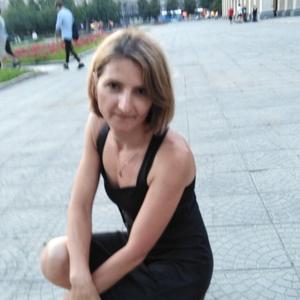 Девушки в Новосибирске: Елена, 45 - ищет парня из Новосибирска