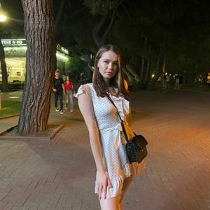 Девушки в Новосибирске: София, 23 - ищет парня из Новосибирска