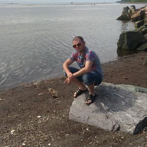 Парни в Южно-Сахалинске: Руслан Емельянов, 44 - ищет девушку из Южно-Сахалинска