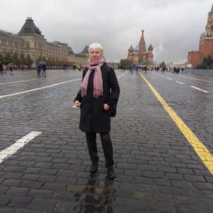 Девушки в Омске: Нина, 58 - ищет парня из Омска