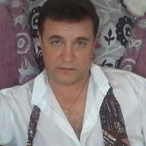 Илья, 58 лет, Калининград