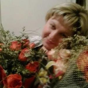 Девушки в Томске: Елена, 30 - ищет парня из Томска