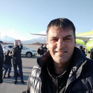 Парни в Владивостоке: Константин, 48 - ищет девушку из Владивостока