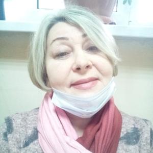 Девушки в Саратове: Людмила, 66 - ищет парня из Саратова